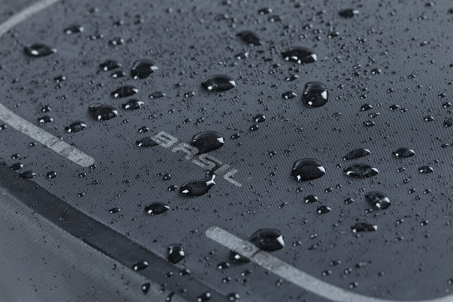 Fietsrugzak Basil Urban Dry Backpack 18 liter 27 x 16 x 45 cm - mat zwart