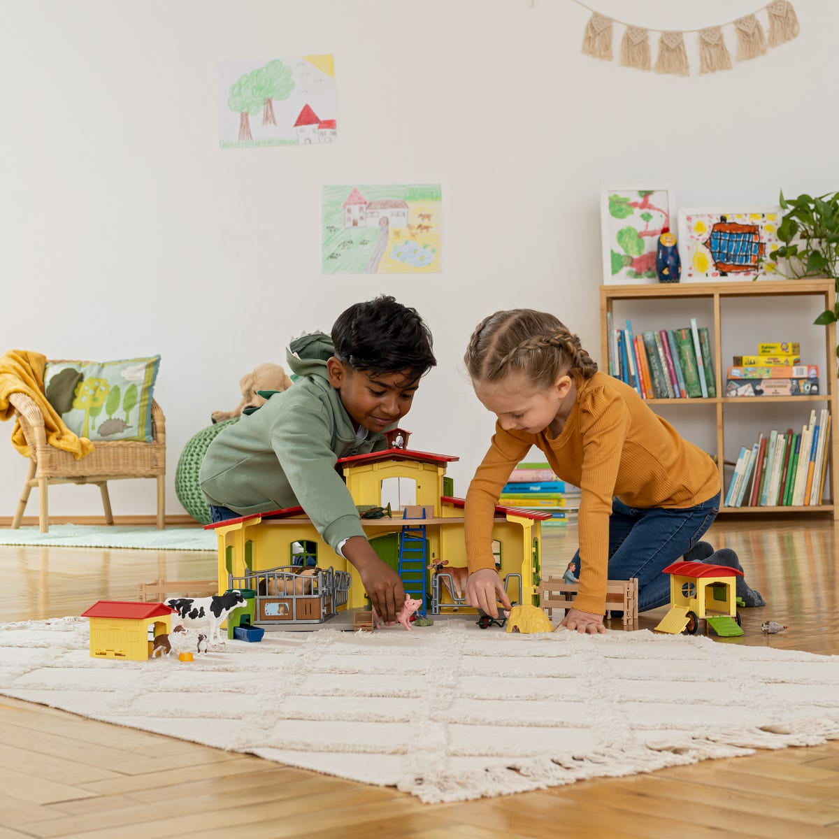 Schleich Farm World 42605 Large Farm with Animals & Acc.