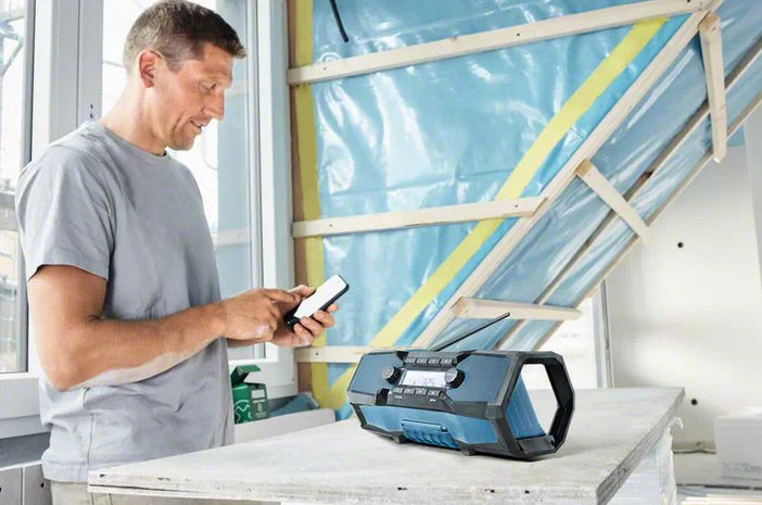 Bosch GPB 18V-2 C Professional cordless construction site radio