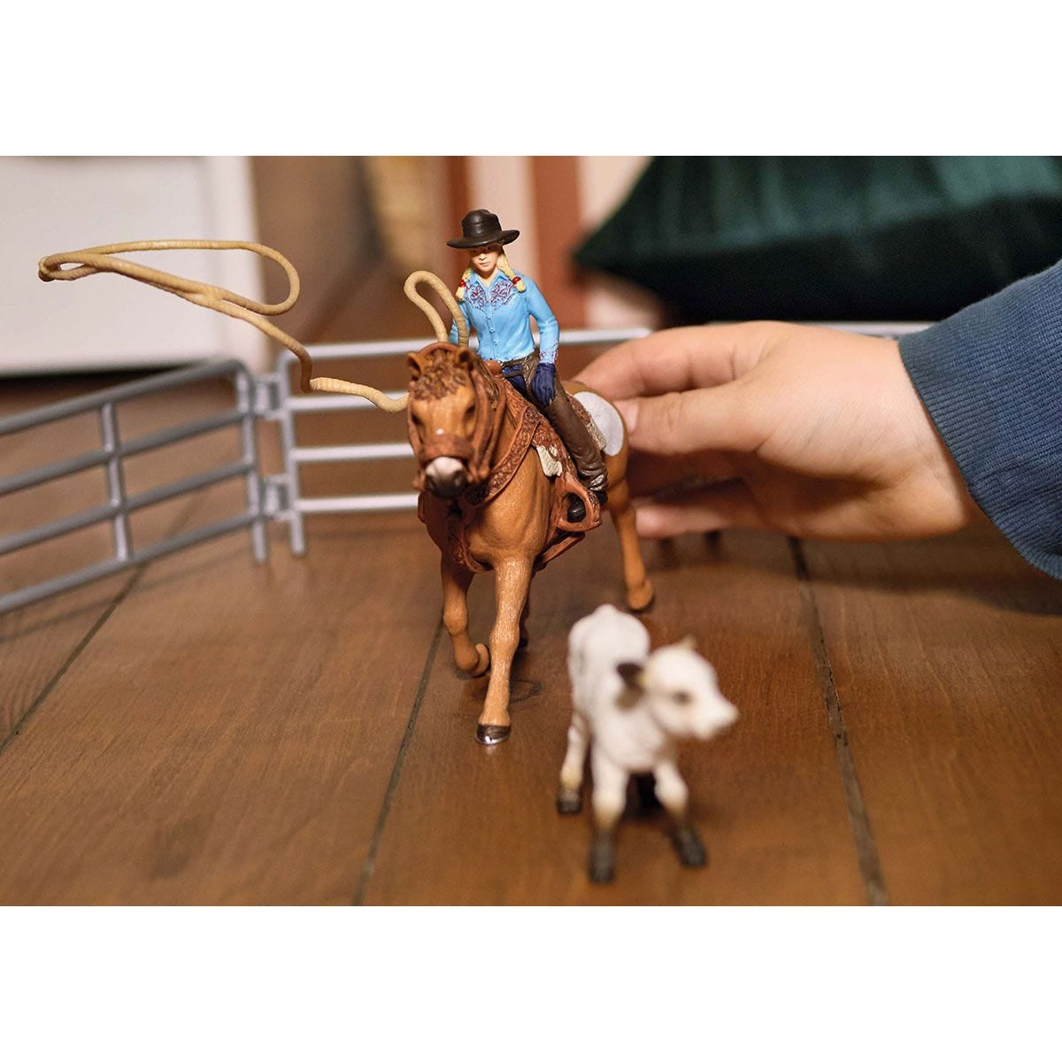 Schleich Farm World     42577 Cowgirl Team Roping Fun